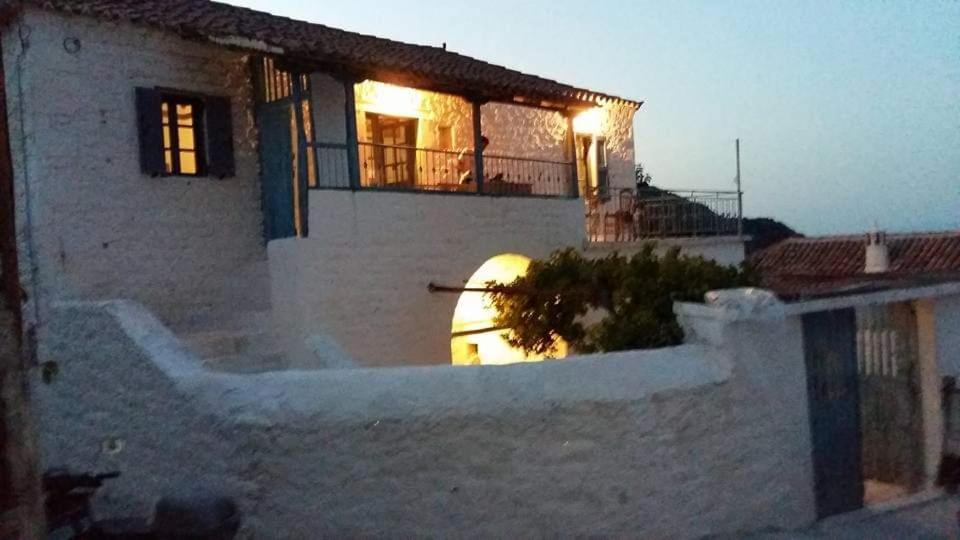 Lovely Traditionnal House With Sea View Tirós Eksteriør billede